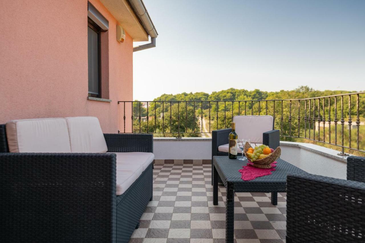 Ferienhaus Joy Ližnjan Esterno foto