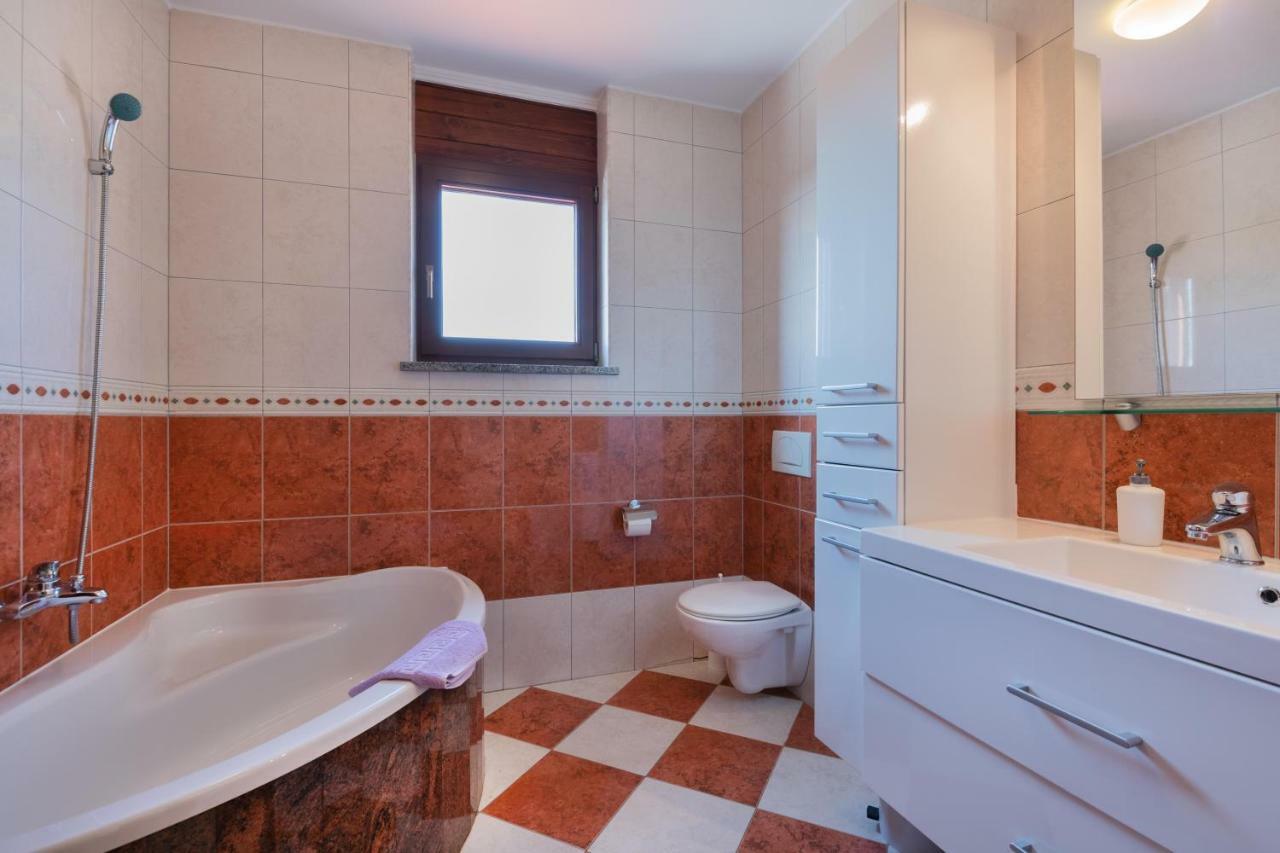 Ferienhaus Joy Ližnjan Esterno foto