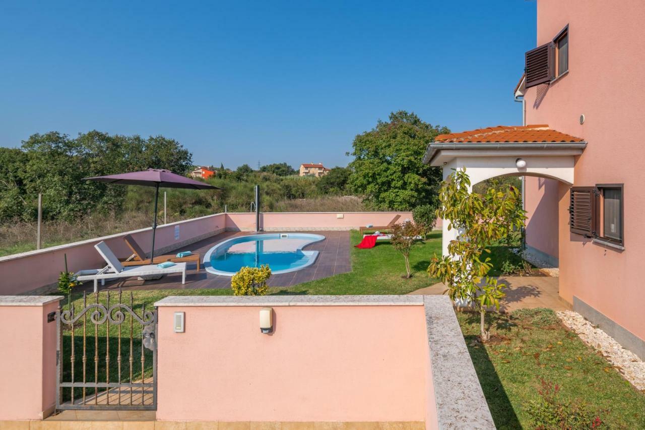 Ferienhaus Joy Ližnjan Esterno foto